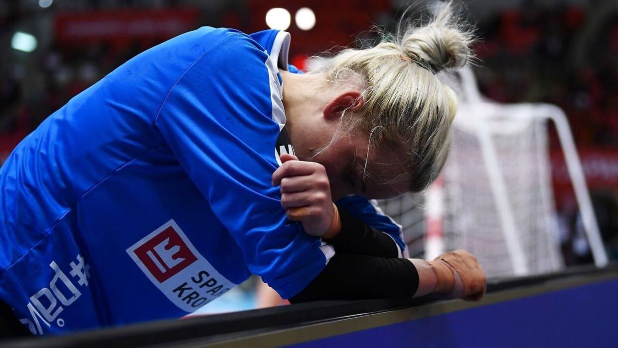 Sandra Toft var knust efter VM-kampen mod Serbien i 2019, hvor danskerne kun fik uafgjort. Det betød farvel til OL i Tokyo.