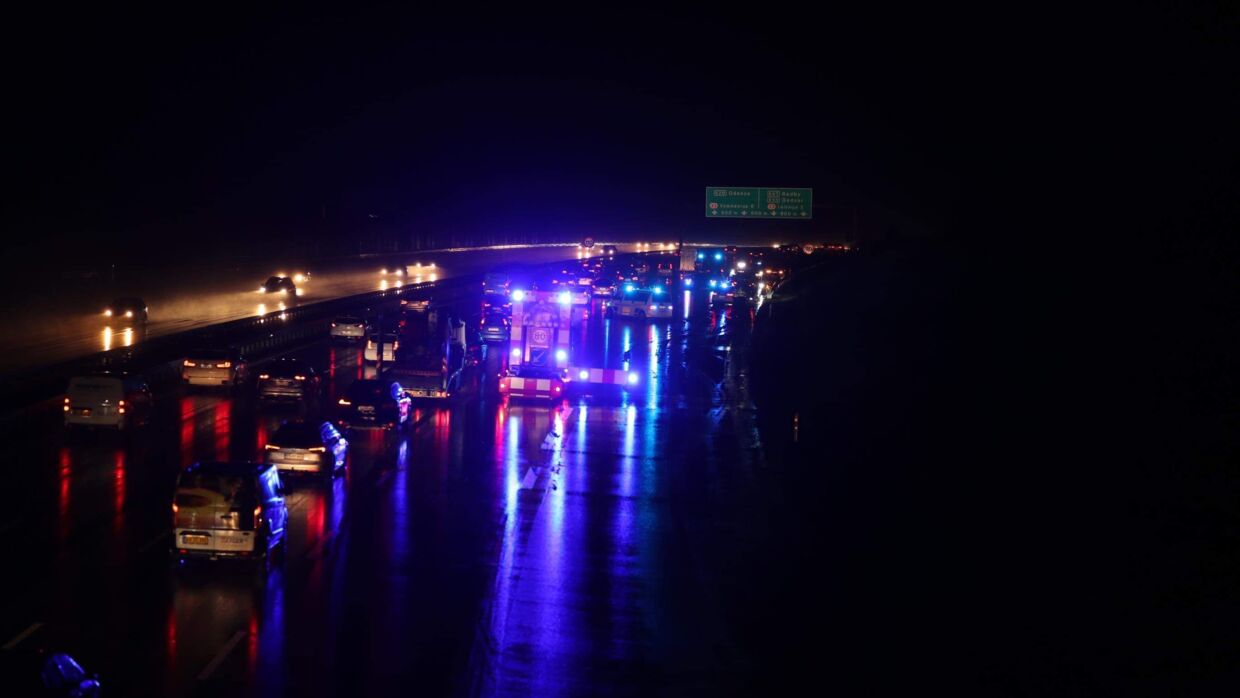 Politiet er til stede ved en ulykke på Sydmotorvejen. Foto: Presse-fotos.dk 