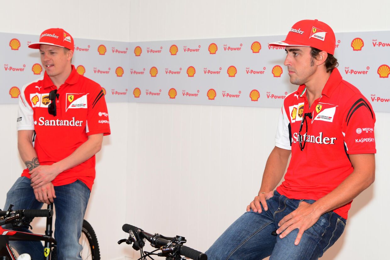 Fernando Alonso (th.) var teamkammerat med Räikkönen hos Ferrari og nød samarbejdet med den fåmælte finne.