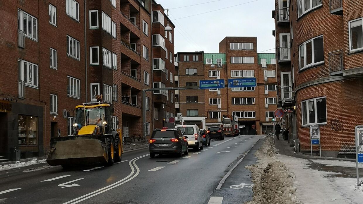Også centralt i Aalborg er der problemer med sne og is på cykelstierne.