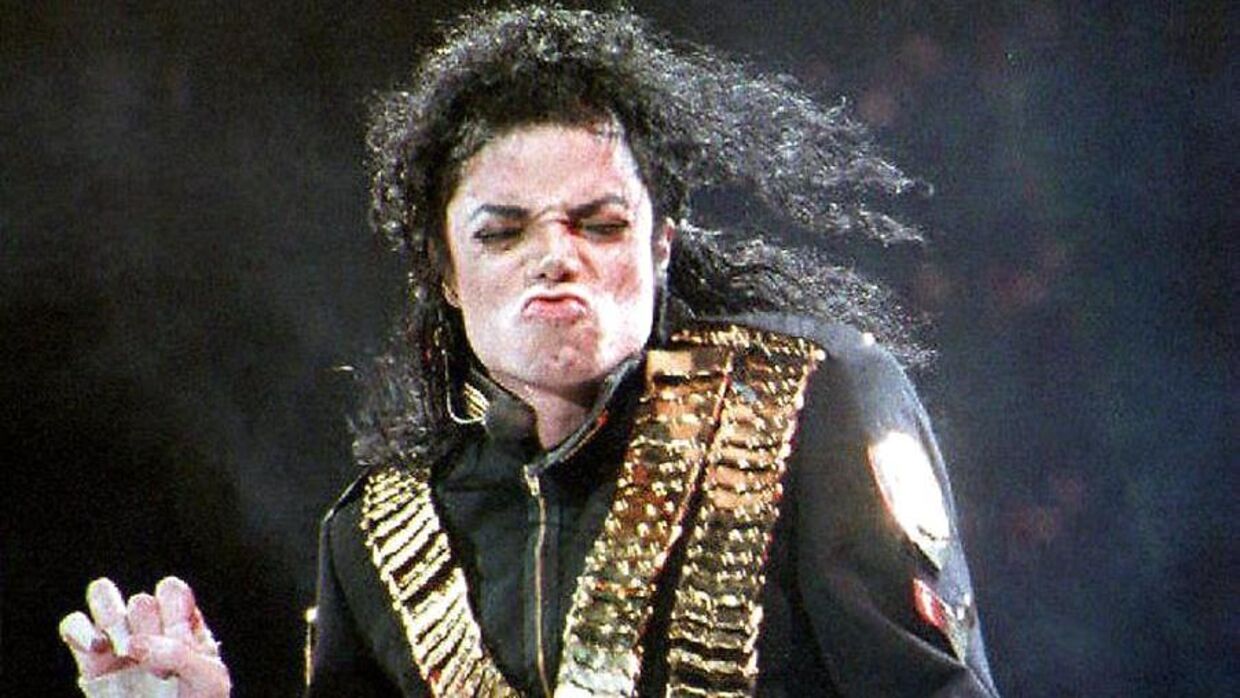 Michael Jacksons datter har medvirket i et måneritual, der krævede, at hun smed alt tøjet.