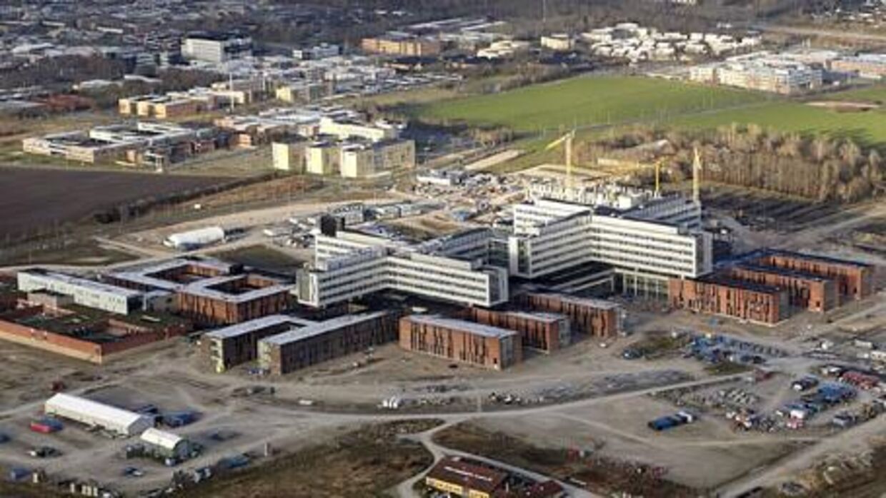 Der skal findes en ny direktør til at færdiggøre det nye store sygehus i Aalborg.