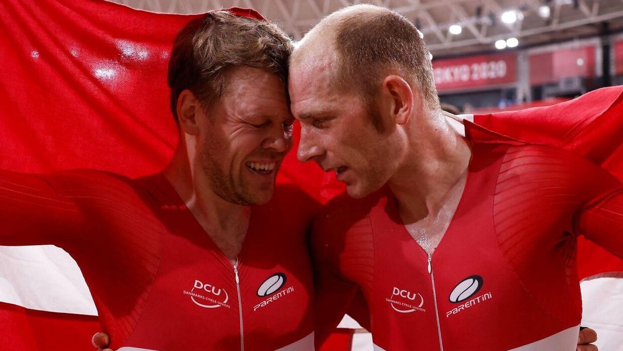 Lasse Norman Hansen (tv.) og Michael Mørkøv efter OL-triumfen.