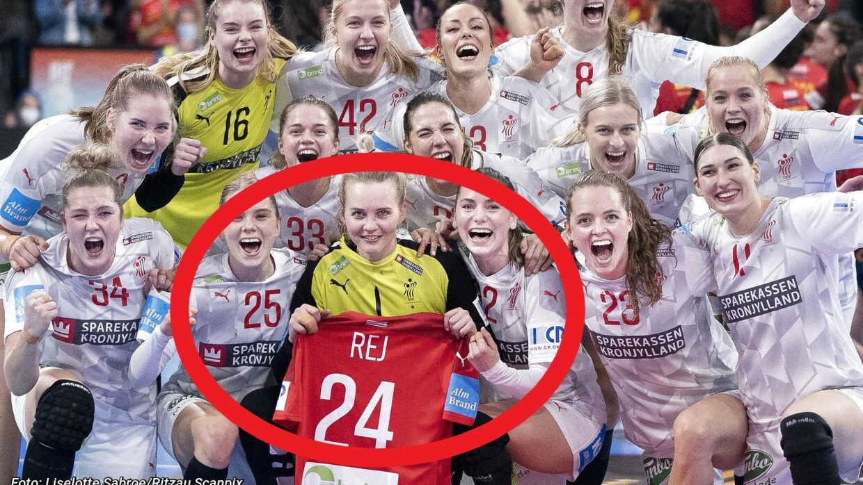 Sådan så det ud, da landsholdet hyldede Mia Rej efter VM-bronzen. 