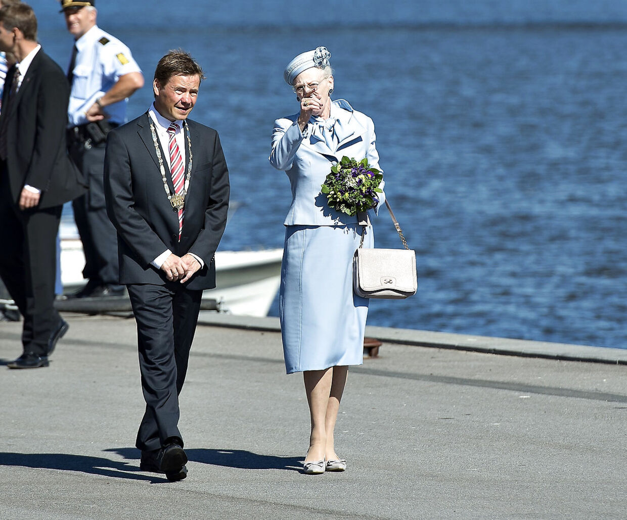 Regentparret indledte i 2014 deres sommertogt i Aalborg. Her ses Dronningen med borgmester Thomas Kastrup-Larsen ved ankomsten.
