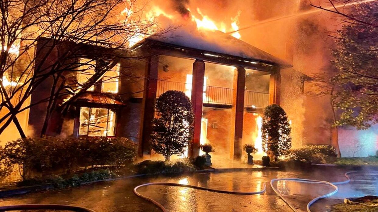 Ilden har overtændt millionvillaen i Virginia.