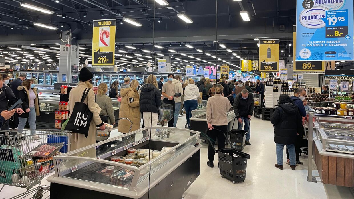 Nytårshandlen giver trængsel i butikkerne landet over. Foto: Pressefotos.dk