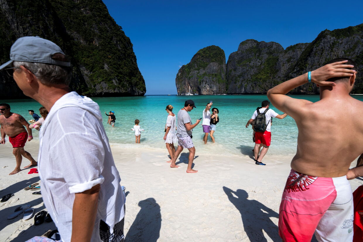 Der bliver højst åbnet for 375 turister i hver time på stranden ved Maya Bay.
