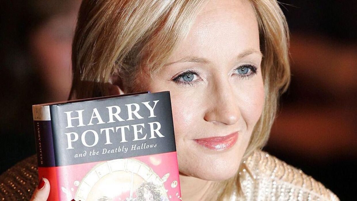 J.K. Rowling med den sidste bog i 'Harry Potter'-serien.