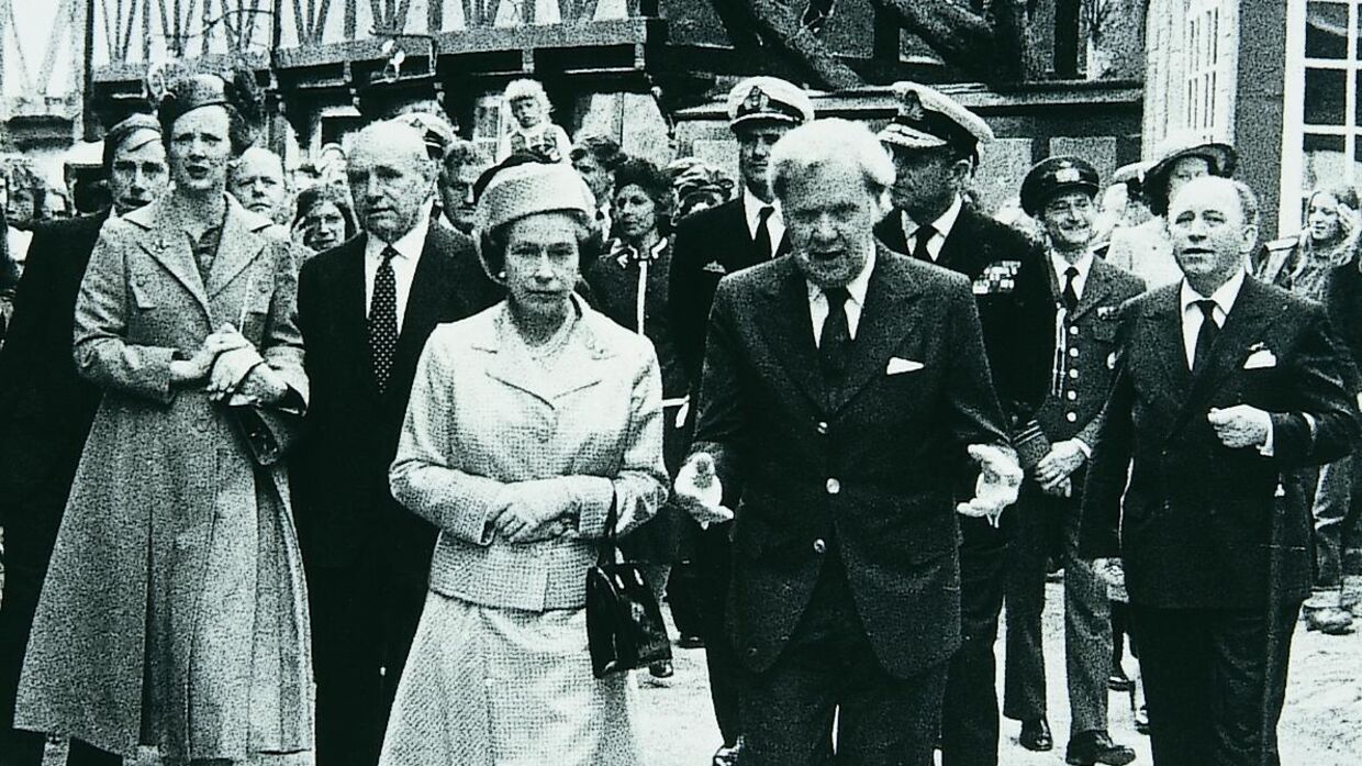 Dronning Elisabeth II og Dronning Margrethe II på besøg i Den Gamle By. 18. maj 1979.