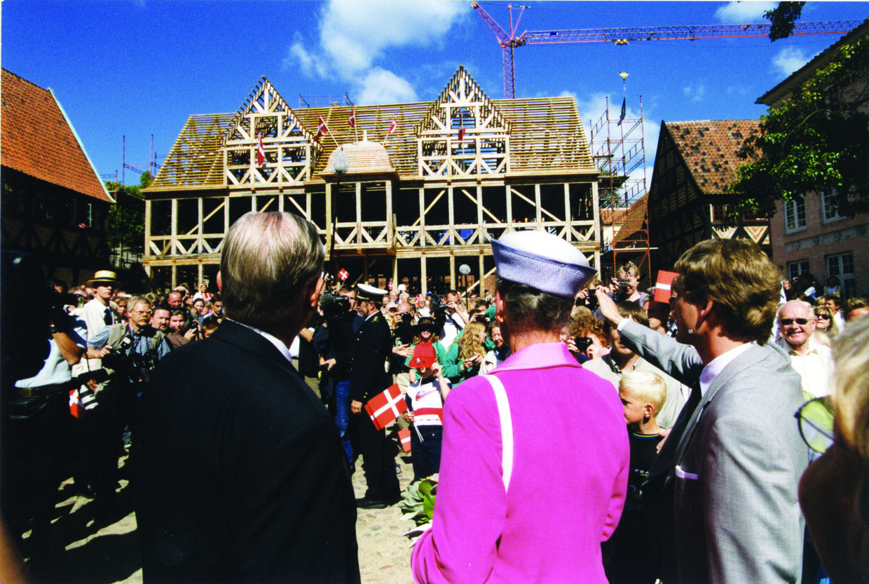 26. juli 1999 så Dronningen for første gang Møntmestergårdens imponerende bindingsværk.