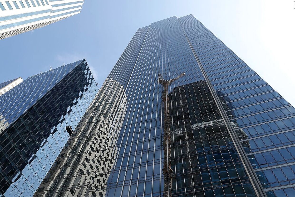 Det 58 etagers højhus Millennium Tower i San Francisco, USA, synker og hælder til siden.