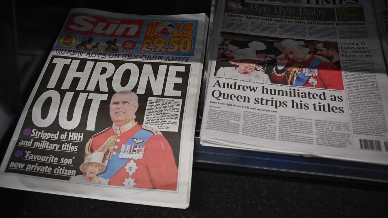 Sådan så forsiderne ud på de britiske aviser, da nyheden om prins Andrew kom ud. 