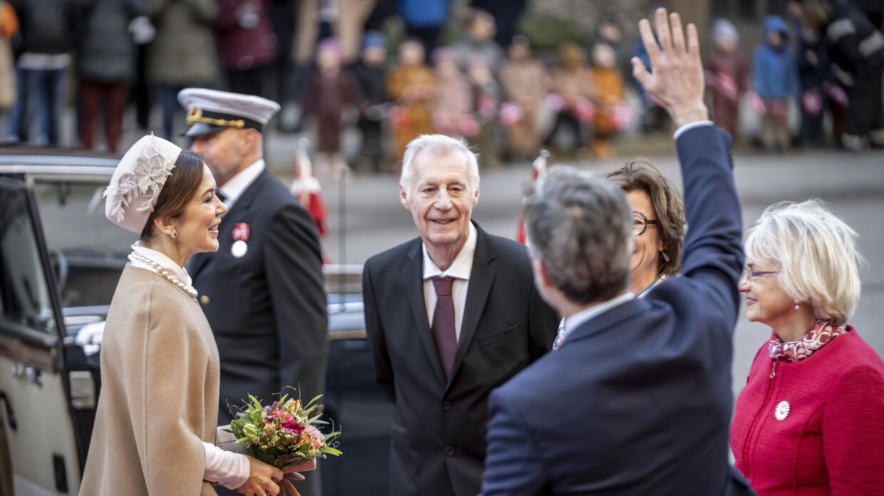Droningen blev også frejet fredagm hvor kronprinsesse Mary og kronprins Frederik blandt andre var med til Folketingets markering af Dronningens 50-års Regentjubilæum på Christiansborg.
