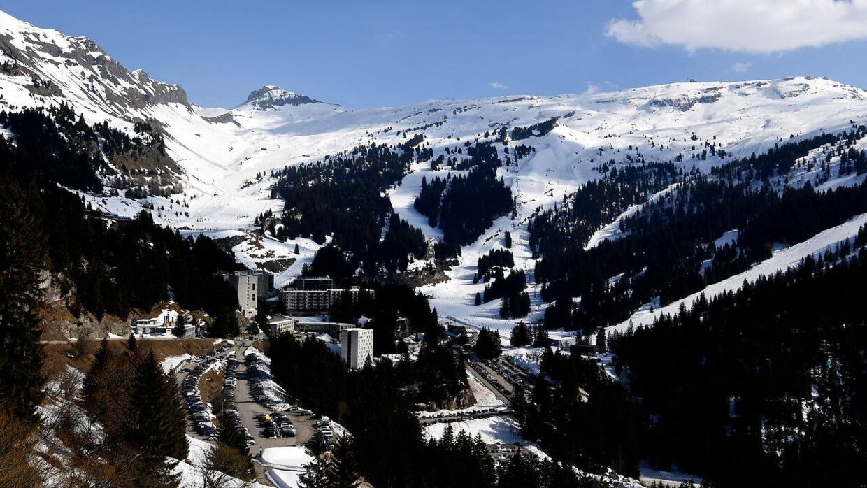 En femårig pige blev lørdag kørt ihjel af en skiløber i området Flaine i Frankrig.