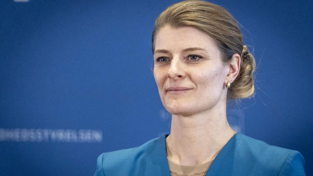 Kulturminister Ane Halsboe-Jørgensen skal tage stilling til Uffe Elbæks spørgsmål om vinter-OL.