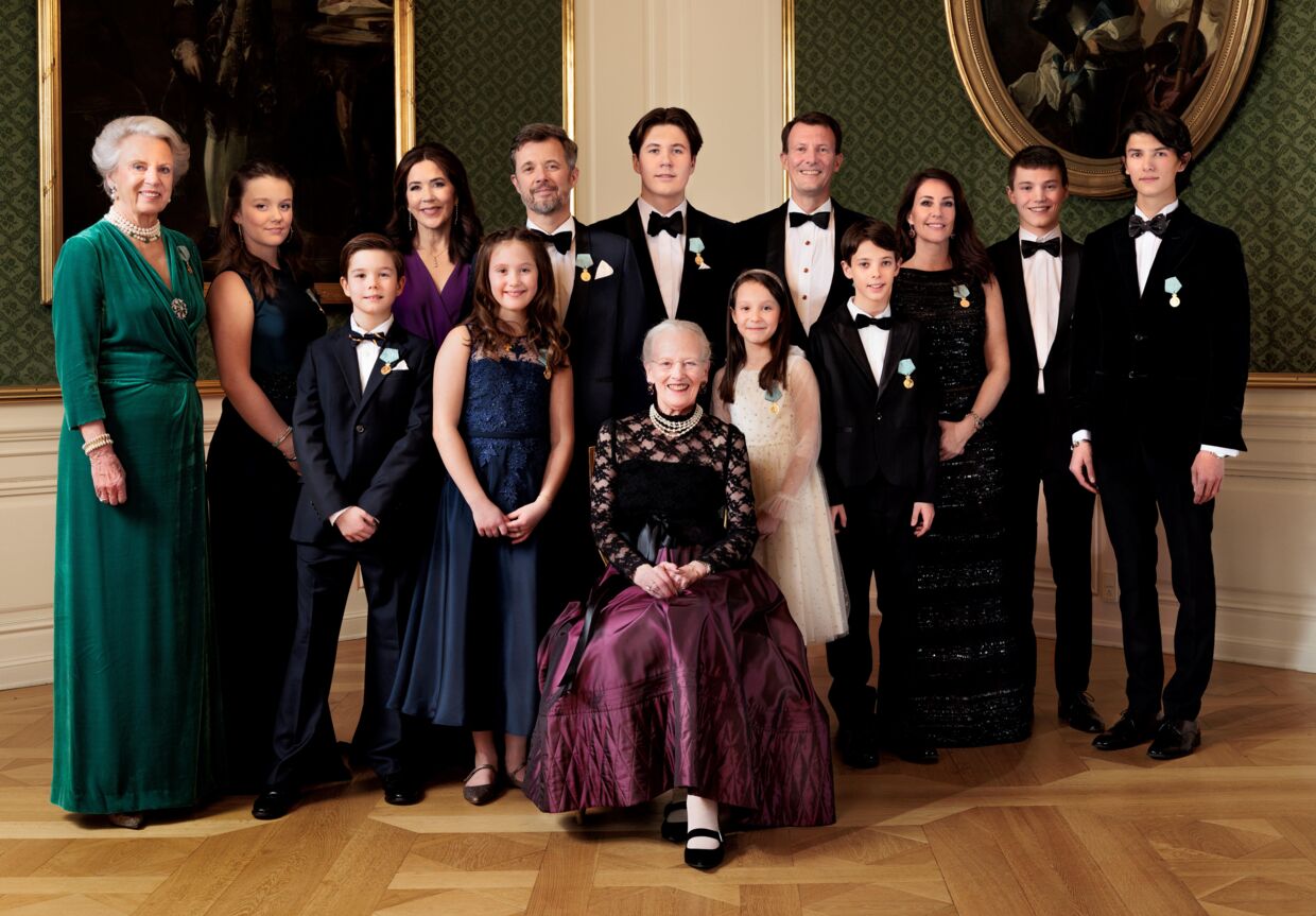 Prinsesse Isabella står næstyderst til venstre i billedet ved siden af prinsesse Bendikte. Foto: Steen Brogaard, Kongehuset