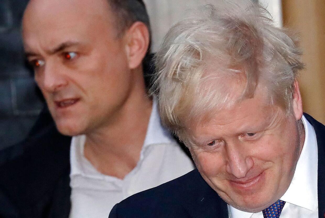(FILES) Dominic Cummings og Boris Johnson havde et tæt partnerskab, men blev siden uvenner(Photo by Tolga AKMEN / AFP)