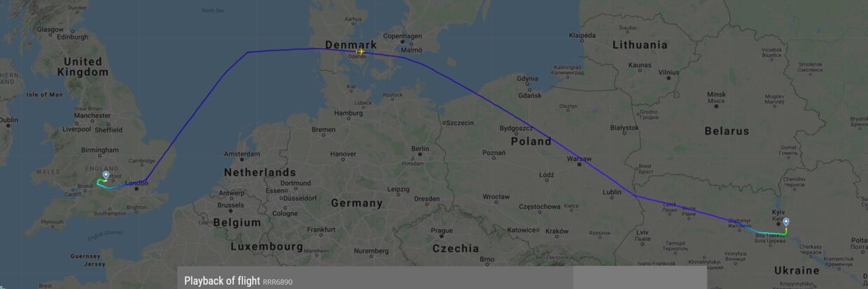 Her ses en af de to ture, som det samme fragtfly fløj tirsdag fra Storbritannien til Ukraine. Kort: Flightradar24.com