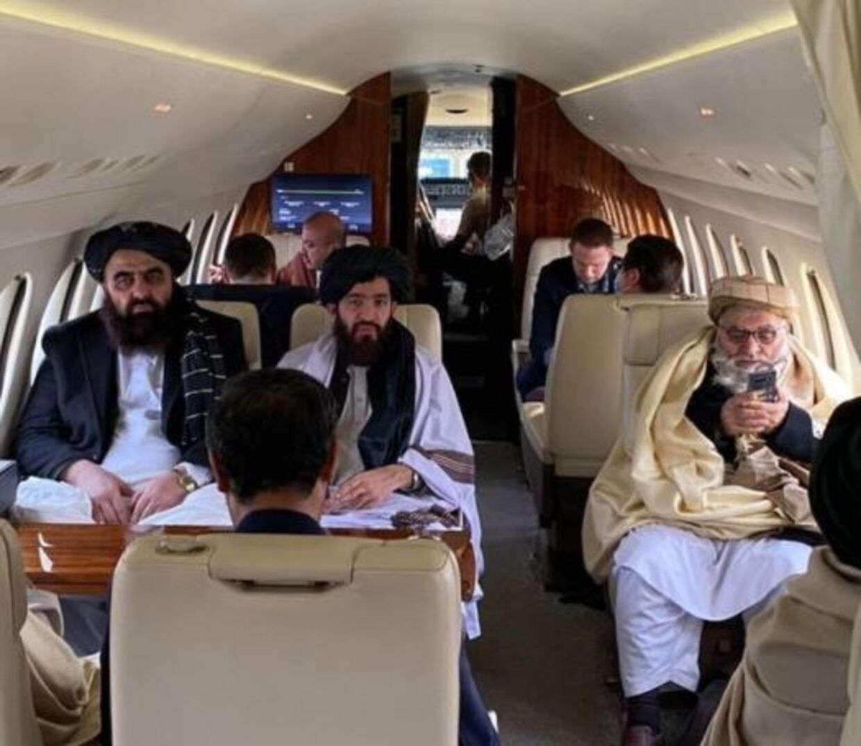 Talibans delegation i et privatfly på vej mod Oslo.
