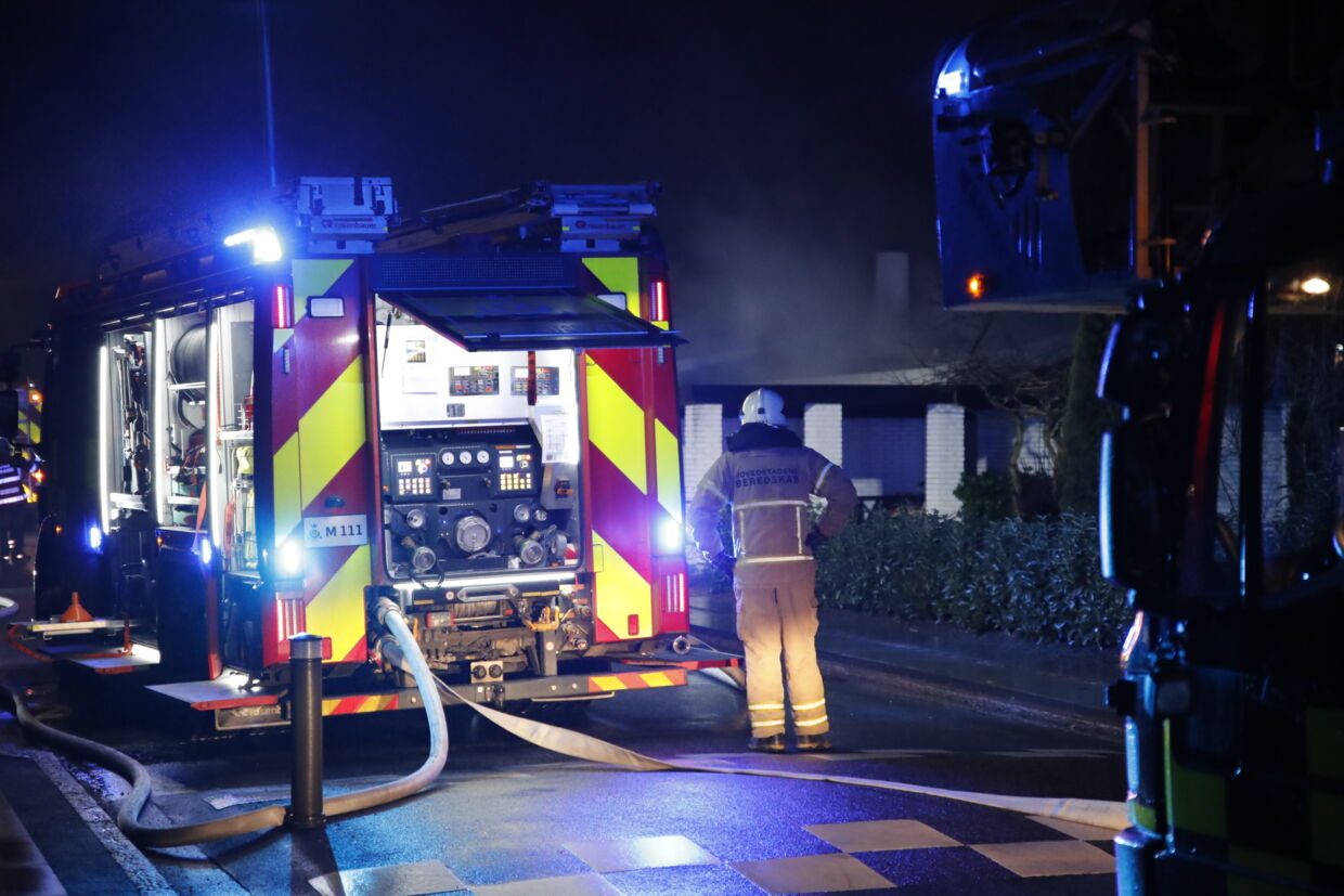 En familie på fire blev natten til onsdag reddet ud af deres brændende hus i Rødovre. 