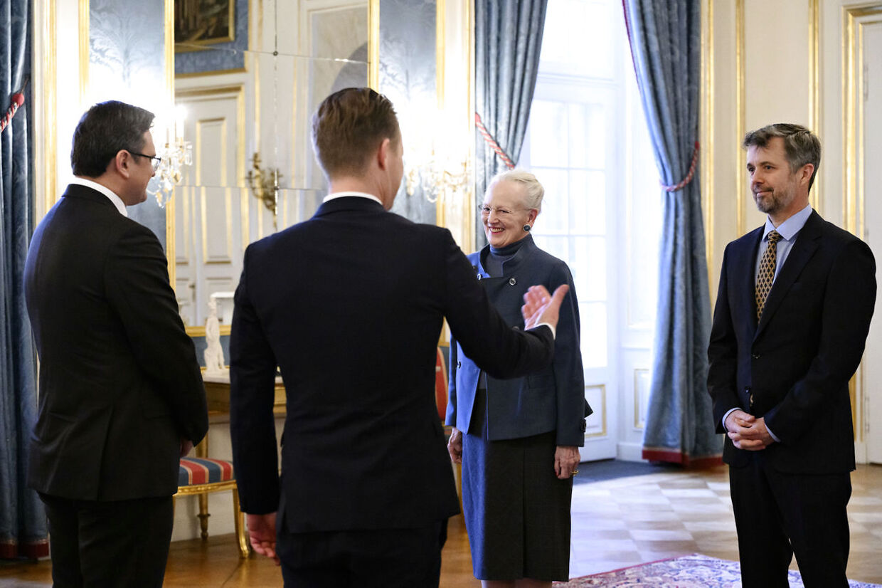 Dronning Margrethe og kronprins Frederik tog torsdag imod Ukraines udenrigsminister Dmytro Kuleba.