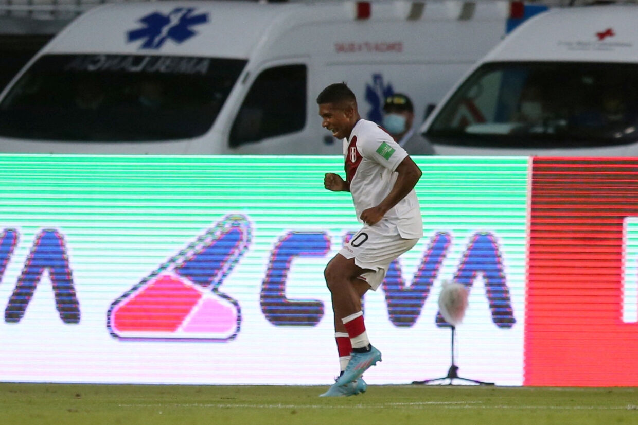 Edison Flores blev skiftet ind i anden halvleg og scorede sejrsmålet, da Peru fredag besejrede Colombia på udebane med 1-0. Luisa Gonzalez/Reuters