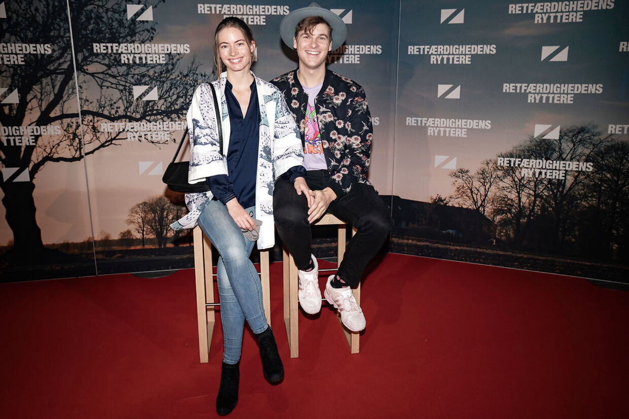 Rasmus Kolbe og kæresten Sarah Olufsen flyttede sammen i starten af 2022. Her er parret til premiere på 'Retfærdighedens ryttere'. Foto: Emil Helms/Ritzau Scanpix