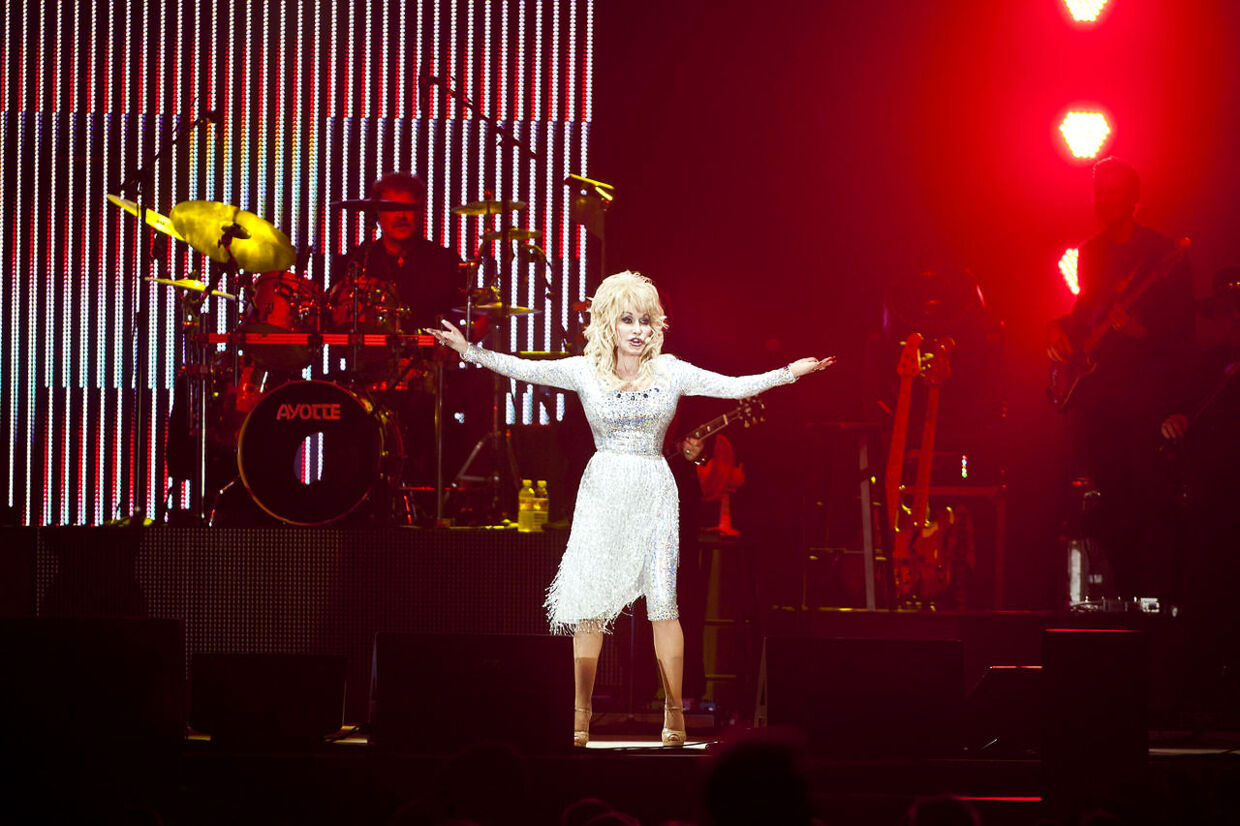Dolly Parton leverede et professionelt Las Vegas-agtigt show i Forum i aftes, der dog haltede lidt bagefter på den musikalske front.