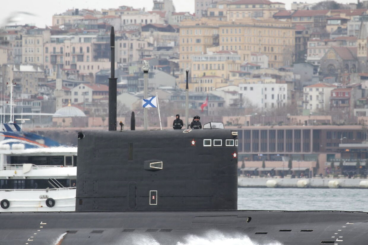 En ubåd fra den russiske flåde spottet udfor Istanbul i Tyrkiet. REUTERS/Yoruk Isik