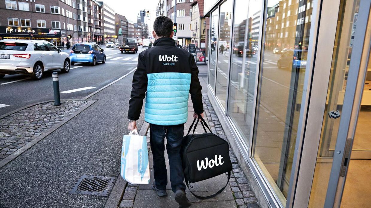 Wolt-bude leverer i dag takeaway i de fleste store danske byer. De kendes i gadebilledet på deres blå uniformer. Arkivfoto.
