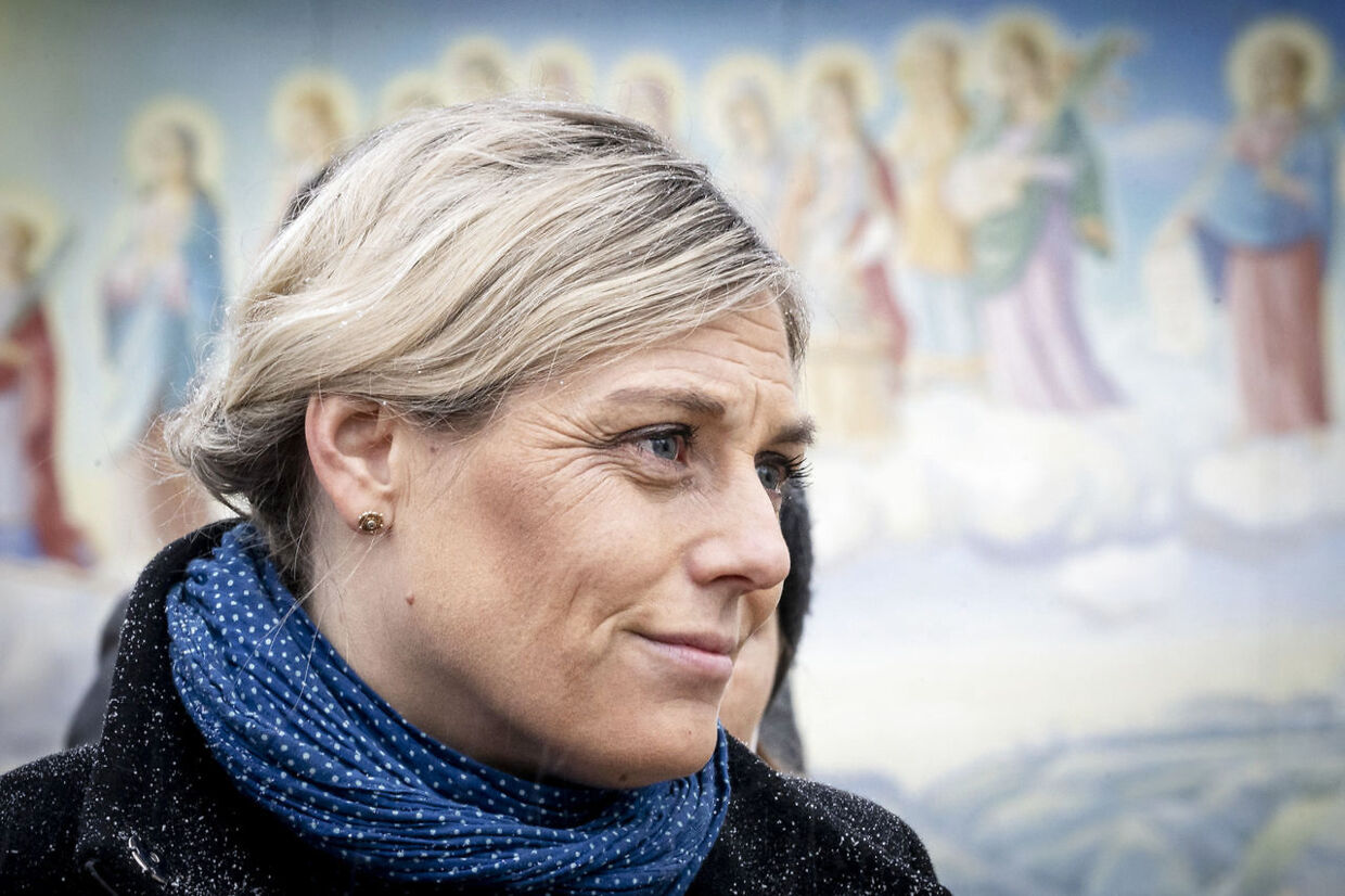 Ligestillingsminister Trine Bramsen (S) åbner nu for at bakke op om et EU-direktiv, der kan føre til kønskvoter i toppen af dansk erhvervsliv.