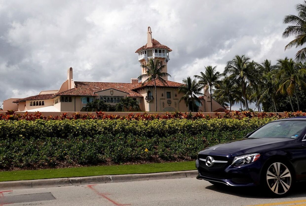 Trump-familien residerer i øjeblikket på deres feriested Mar-a-Lago i Florida.