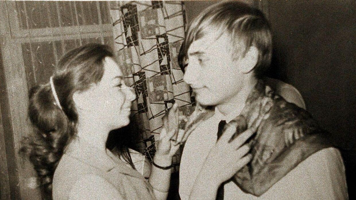 En ung Vladimir Putin, der dengang gik i 9. klasse, med en pige, der hed Elena. 