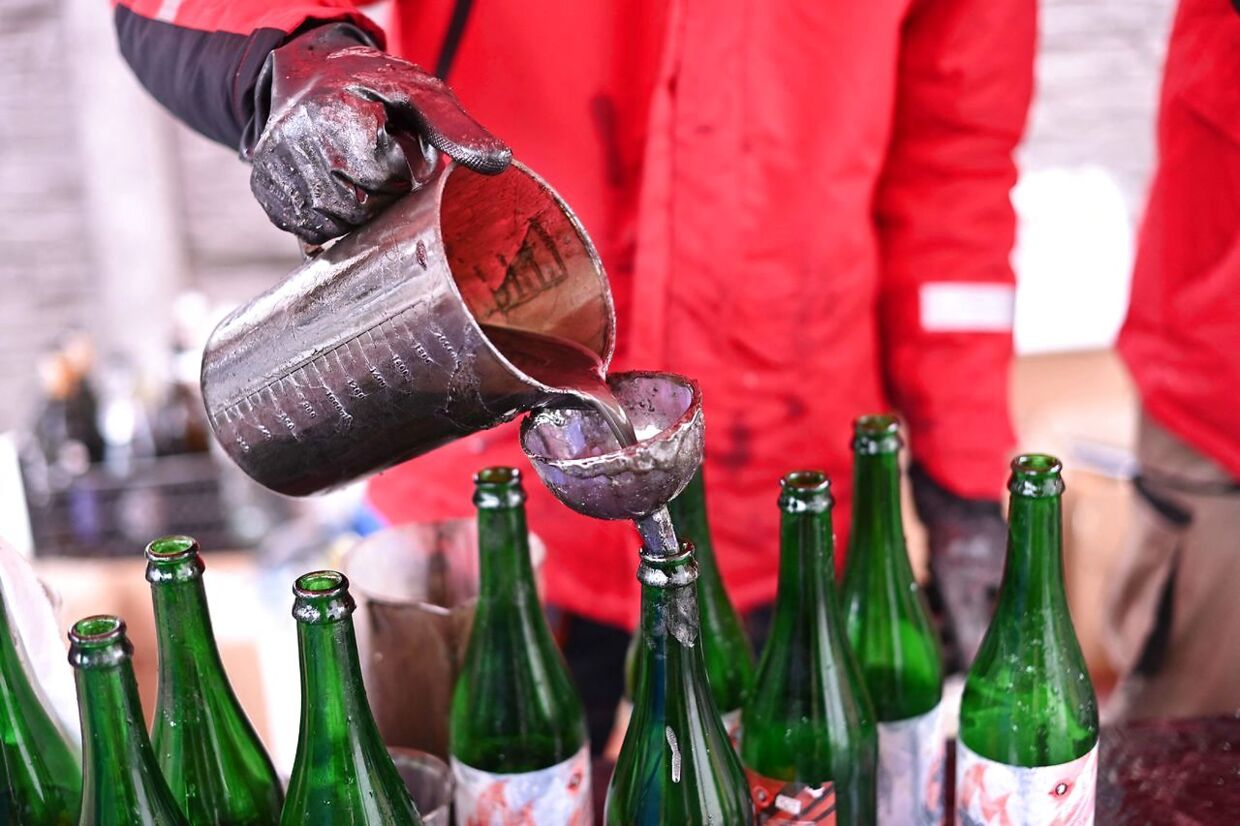 På bryggeriet Pravda i Lviv fyldes benzin på ølflasker.