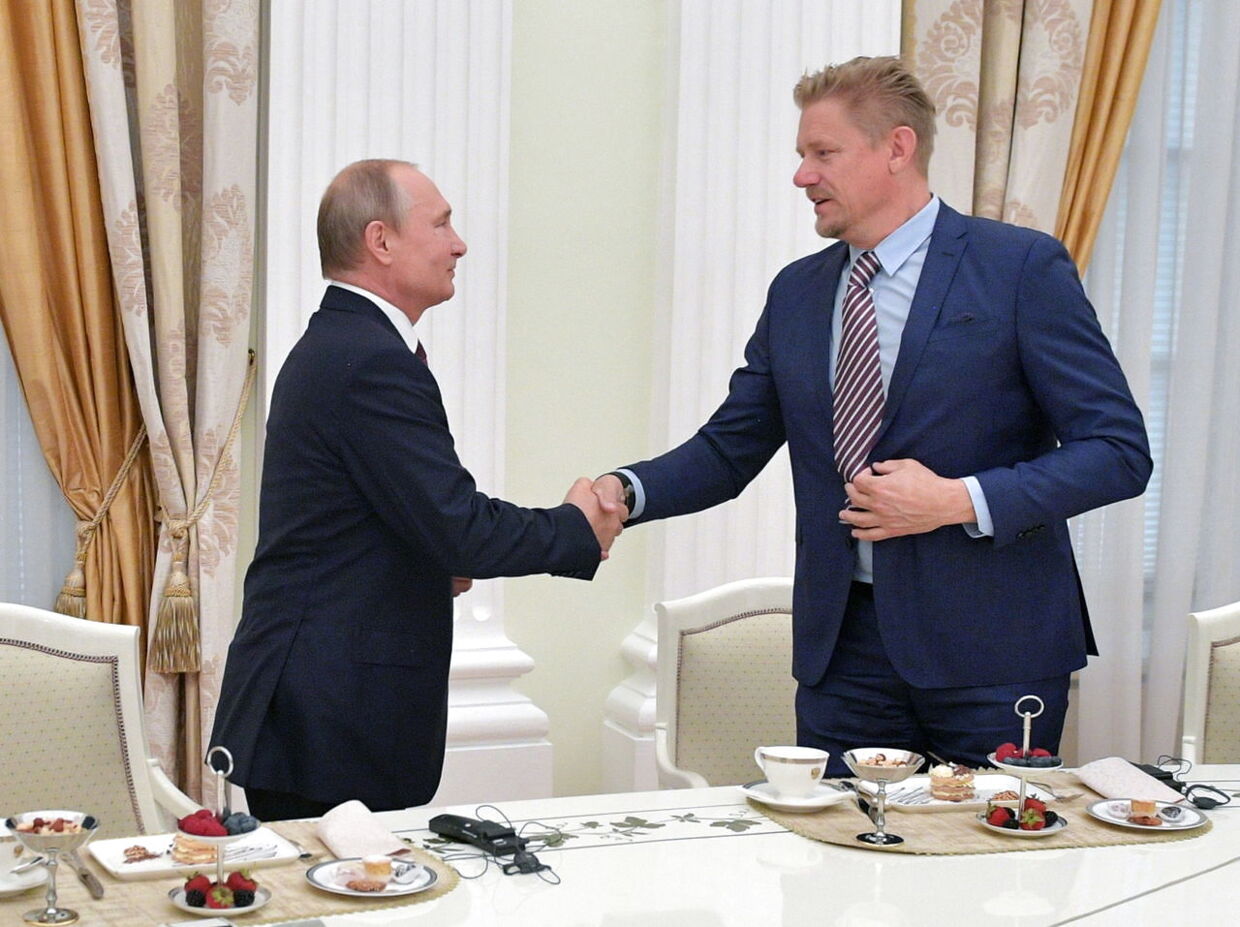 Den russiske præsident, Vladimir Putin (tv.), og Peter Schmeichel i 2018.