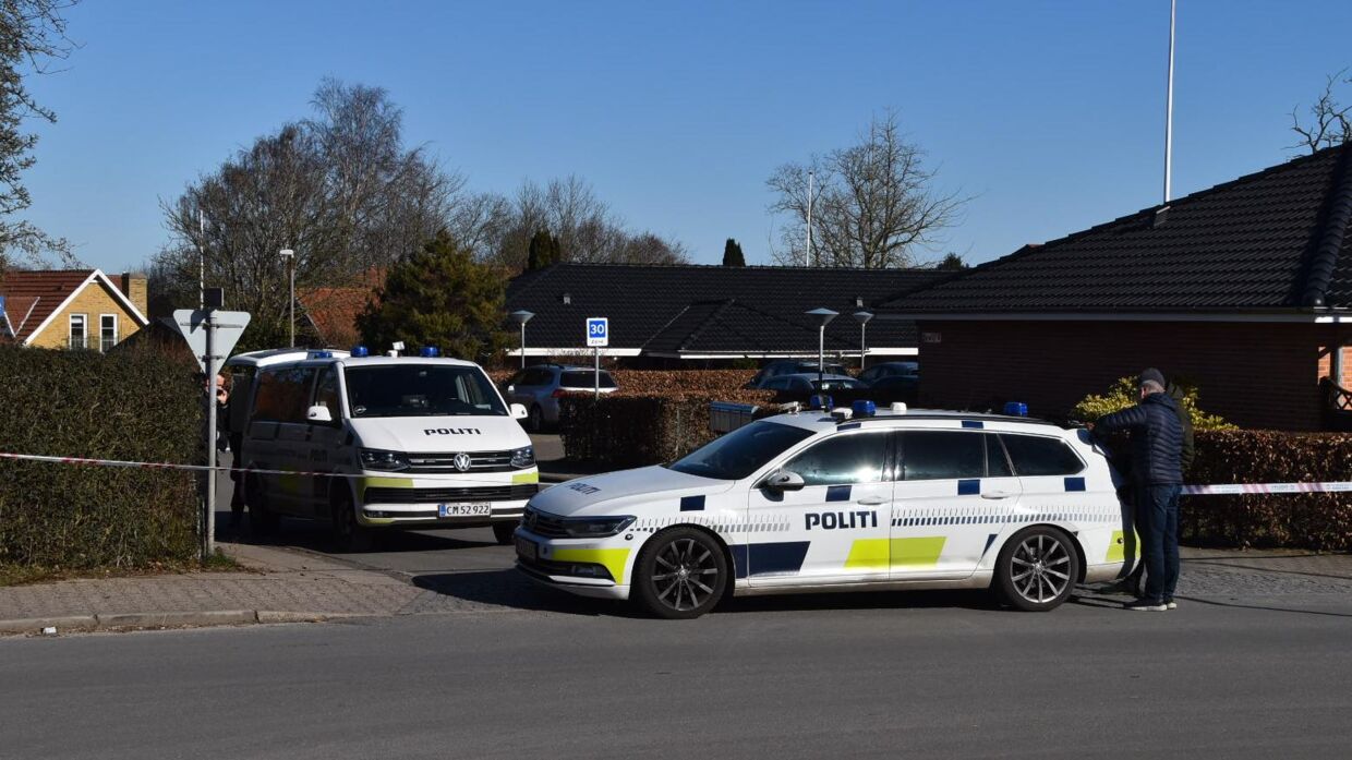 Politiet spærrede tidligere på dagen et område i Erritsø&nbsp; af grundet et færdselsuheld. Foto: Presse-fotos.dk