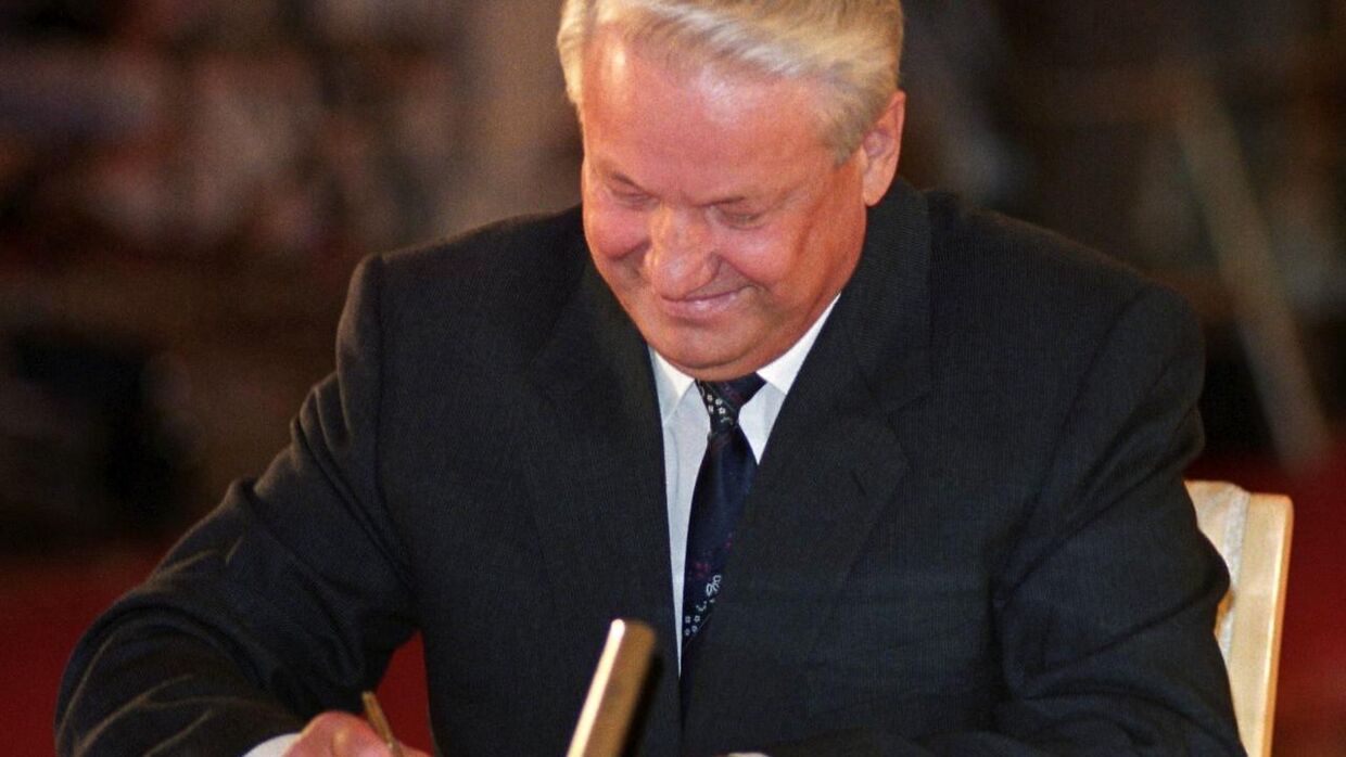 (ARKIV) Efter Sovjetunionens fald blev mange russere i 90erne utroligt velhavende. Herunder de tre ejere af Sportmaster, der grundlagde deres forretningsimperium i Moskva. I perioden fungerede Boris Jeltsin som præsident, han blev senere afløst af Putin.