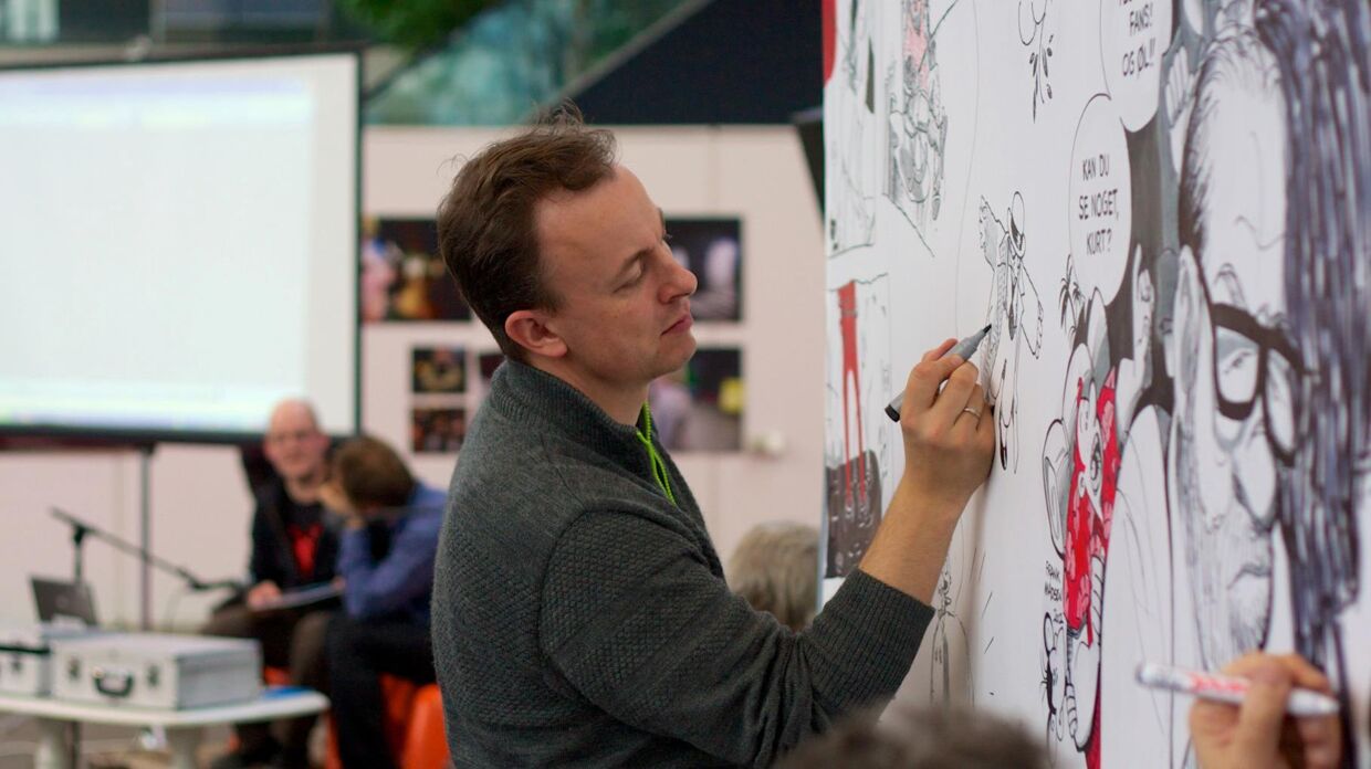 Thomas Thorhauge er selvlært tegner, der har vundet adskillige priserne for sine fine streger. Han vandt prisen for 'årets bladtegning' sidste år for sin ugentlige serie Mood i Politiken.
