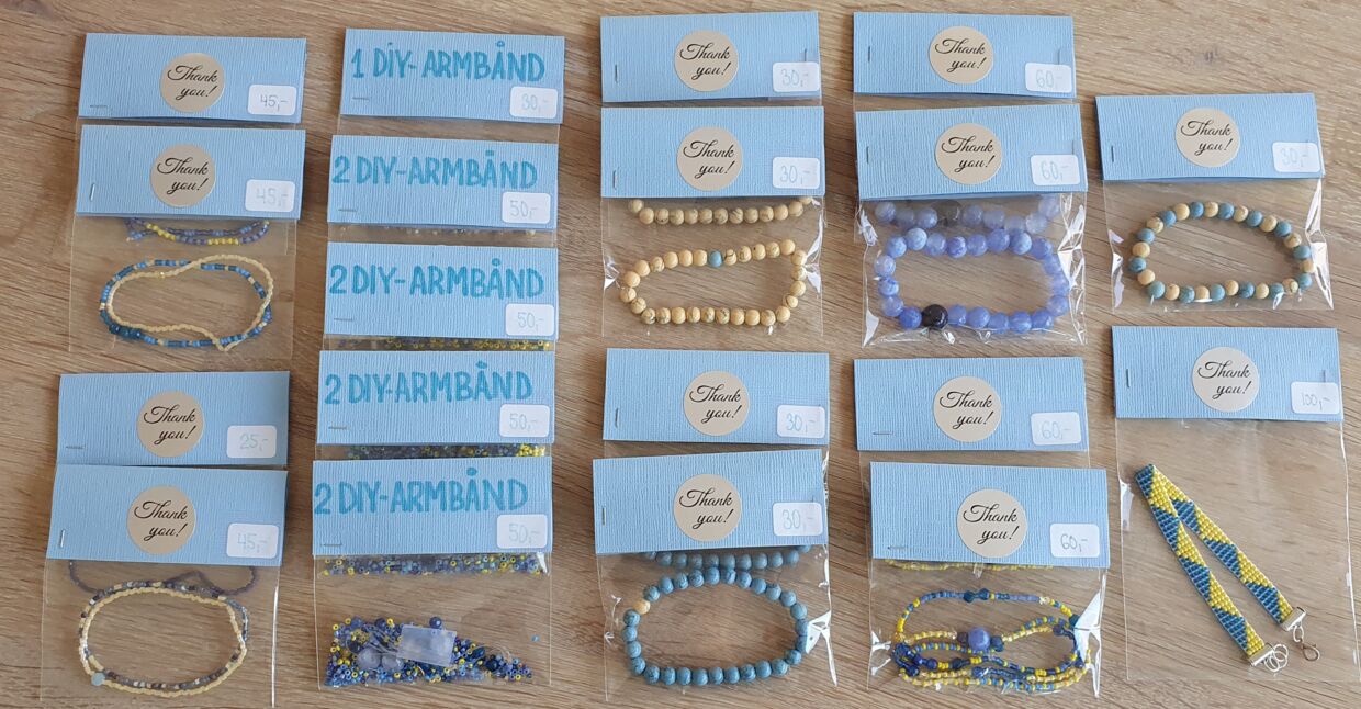 Smykkerne bliver lavet i Ukraines blå og gule farver. Foto: Privat