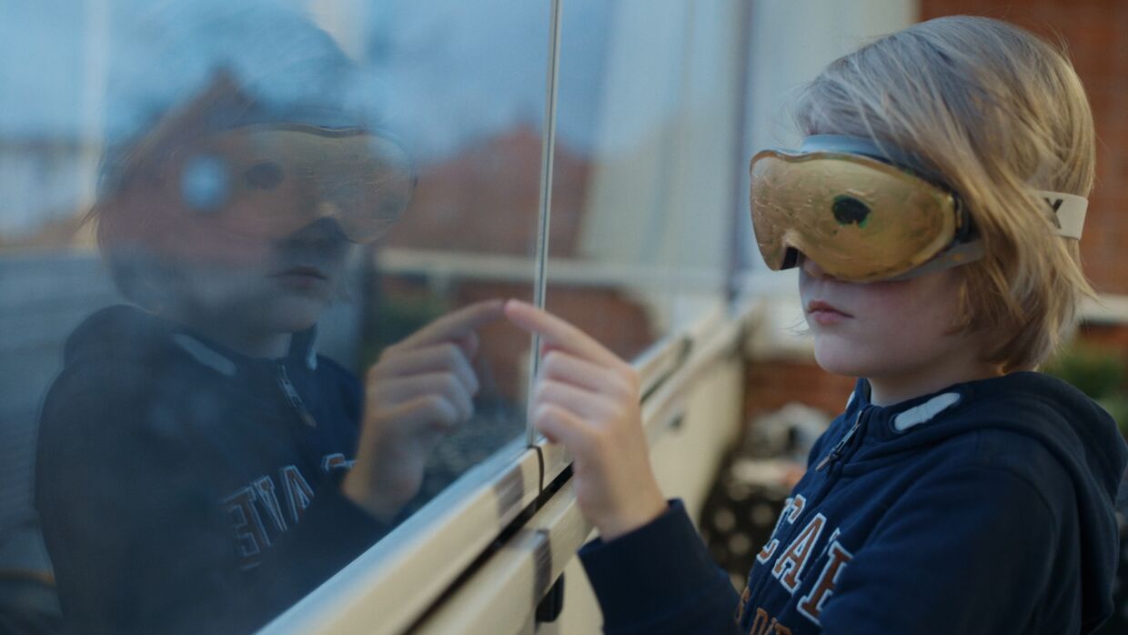 Silas har en øjensygdom, der gør, at han vil miste synet. Foto fra dokumentar-filmen ‘Mod de blindes verden’.