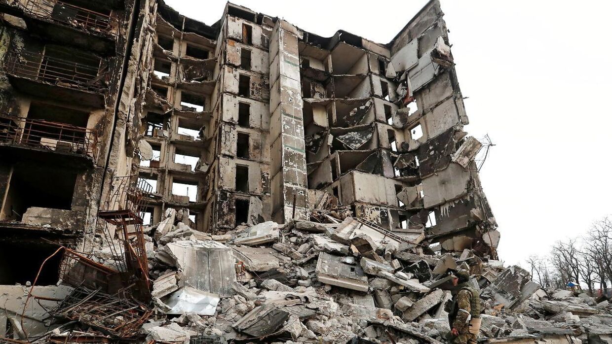 Byen Mariupol har været udsat for voldsomme bombninger, der har efterladt store dele af byen smadret.