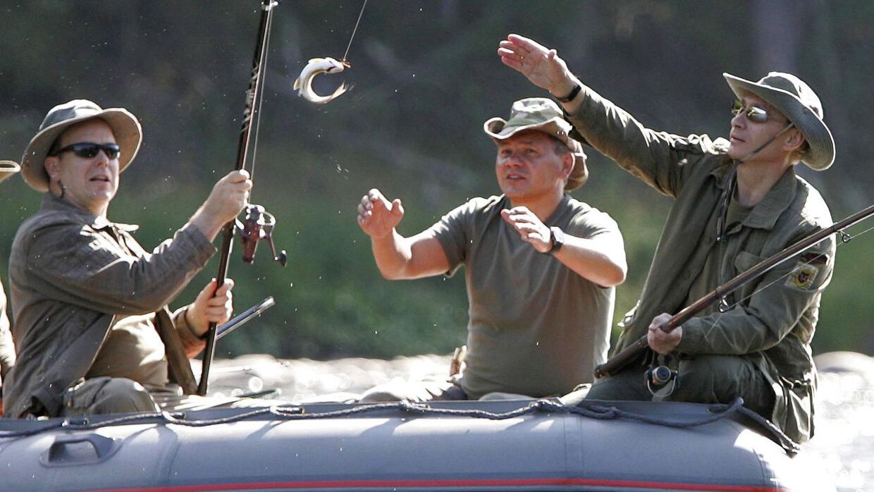 Putin og Shoigu har i mange år været tætte venner. I 2007 tog de to endda Monacos fyrst Albert med på en fisketur i Yenisei-floden ved grænsen til Mongoliet.