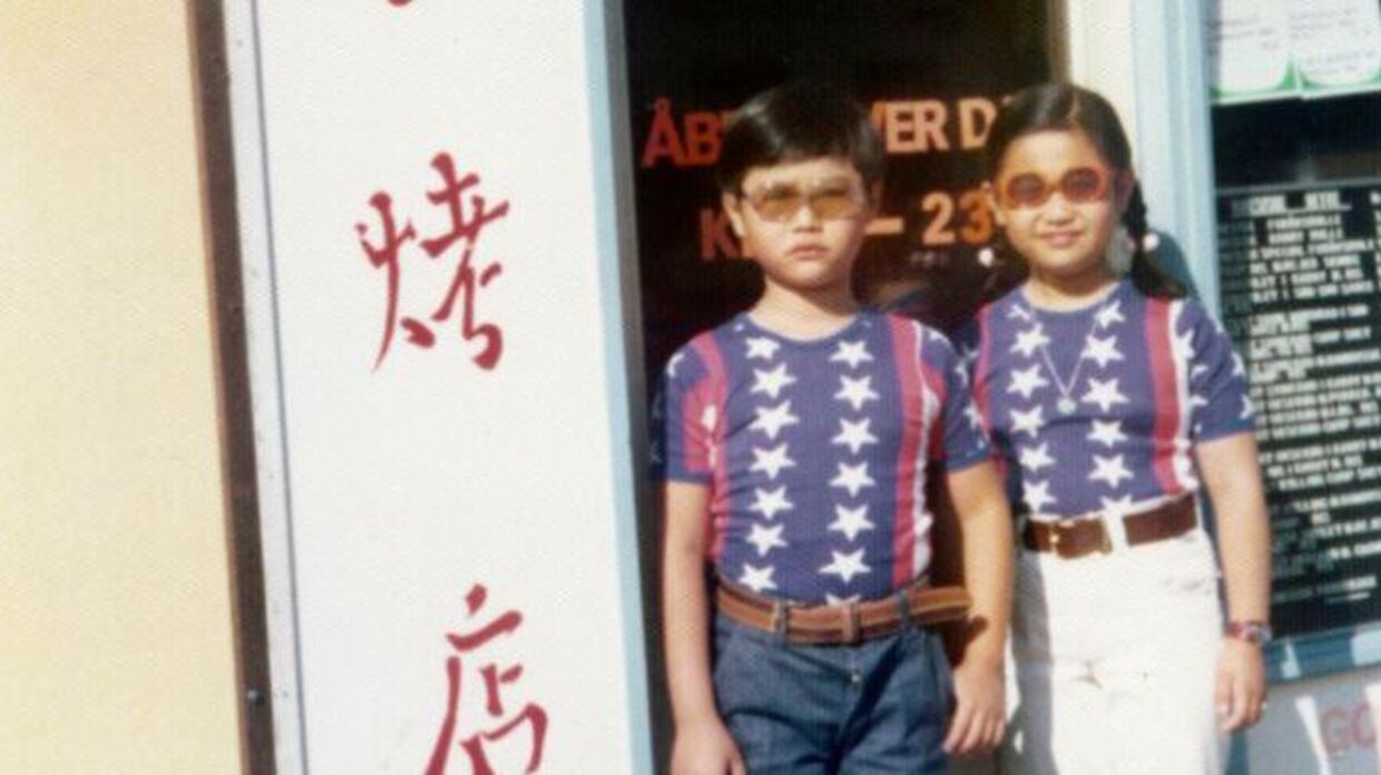 Søskendeparret Humphrey og Pui Ling Lau blev født i Hong Kong, men voksede op på Amager, hvor de knoklede i familiens grillbar. I dag er de begge direktører i danske milliardforretninger. Foto: Privatfoto