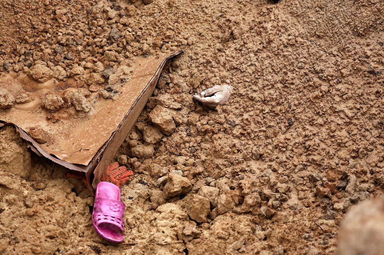 Liget af en indbygger i Butja, som ifølge myndighederne i byen ligger begravet i en massegrav.