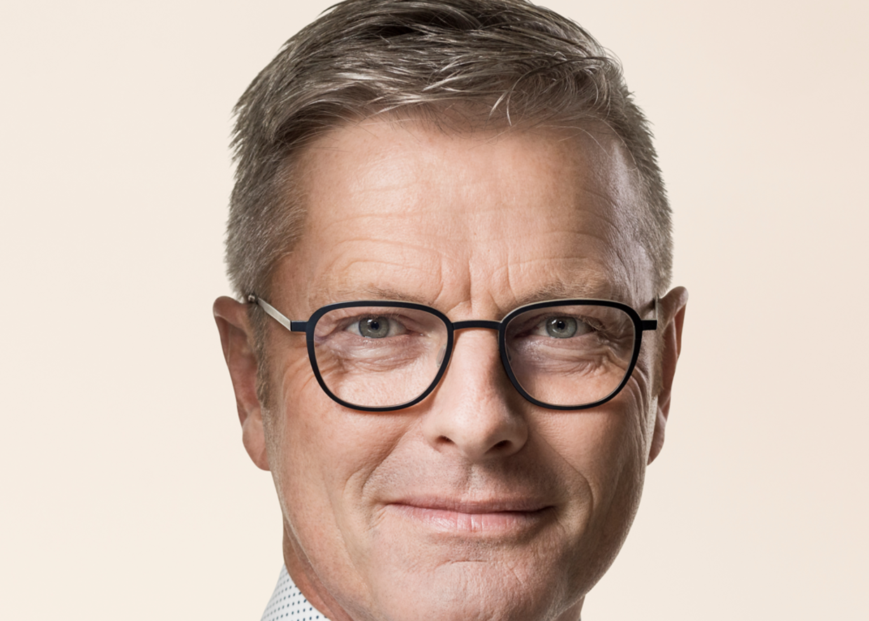 Udviklingsminister Flemming Møller Mortensen har været på frierfødder. Han skal giftes med sin kæreste gennem to år.