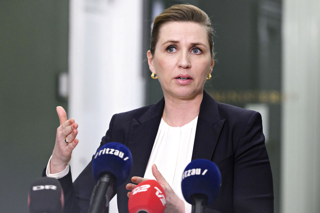 Prime Minister Mette Frederiksen (S) holds a doorstep press conference, where she gives a status on the security situation and comments on Zelenskyjs speech to the Folketing, at Christiansborg in Copenhagen, on Tuesday 29 March 2022. If NATO so requests, the government will offer to send a combat battalion consisting of of 800 soldiers to the Baltics, it was stated by the Prime Minister at the press conference.. (Foto: Philip Davali/Ritzau Scanpix)