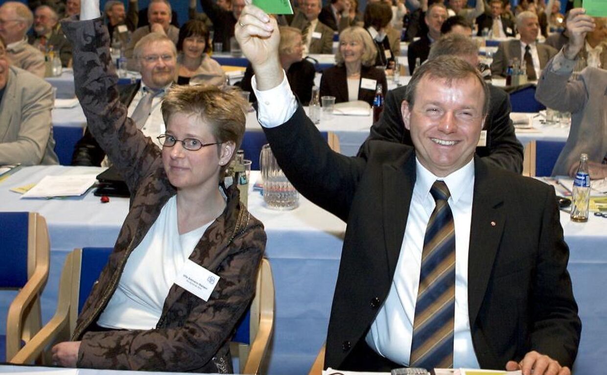 Den sidste generalforsamling i Amtsrådsforeningens historie i 2006. Orla Hav, der blev den sidste amtsborgmester i Nordjylland, sidder ved siden af Ulla Asman, der siden overtog hans rolle som formand for Region Nordjylland.