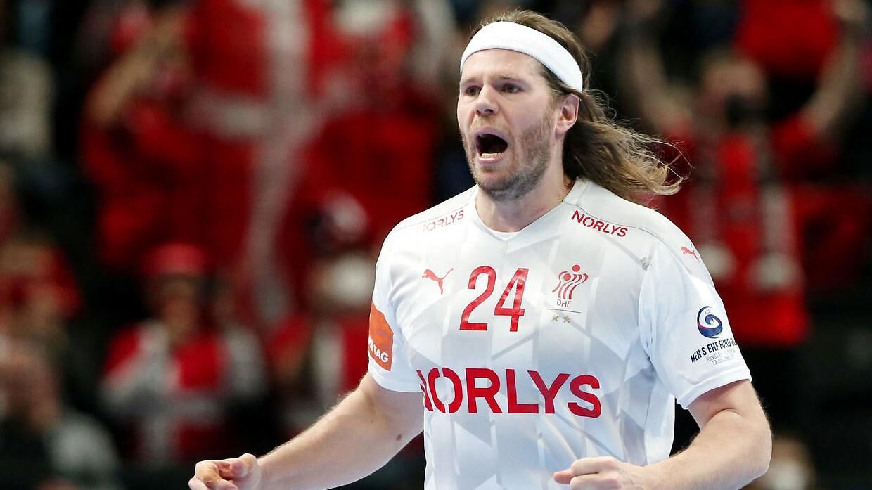 Mikkel Hansen i rødt-og-hvidt, for Danmark. Fremover bliver det for Aalborg Håndbold, og det er ikke nogen retræte- eller pensionistilværelse. Det er for at vinde Champions League.