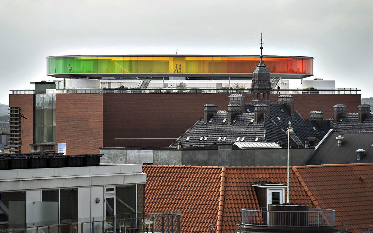 'Your Rainbow Panorama' på toppen af ARoS Kunstmuseum.
